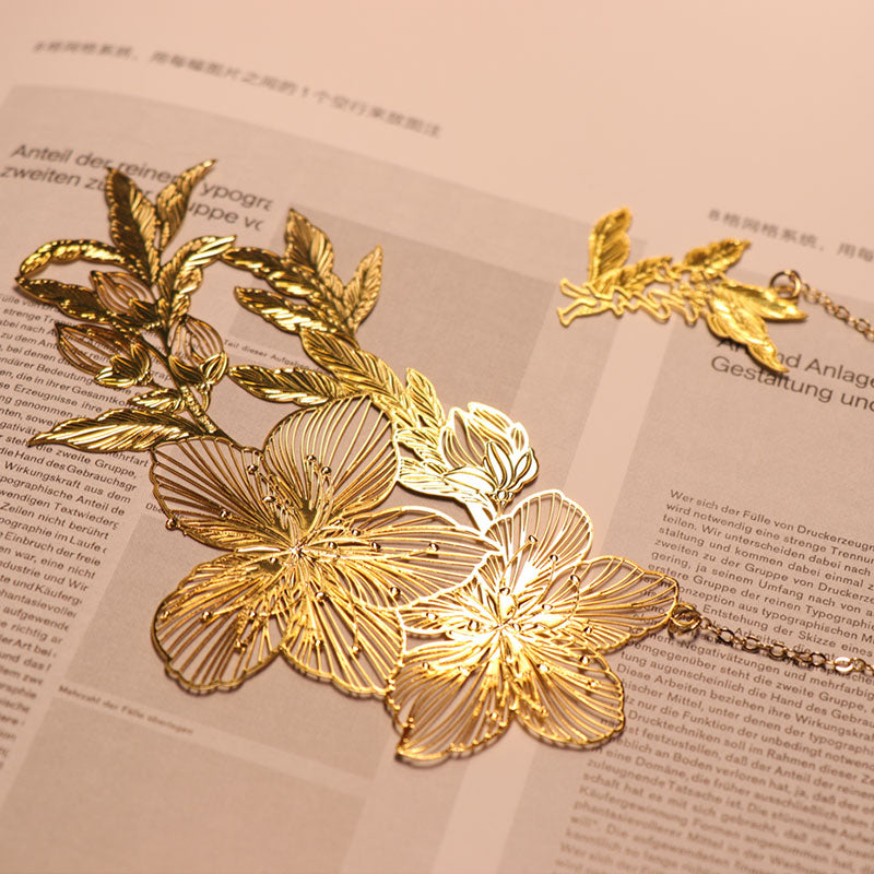 Peach Blossom Brass Metal Hollow Bookmark Creative Design